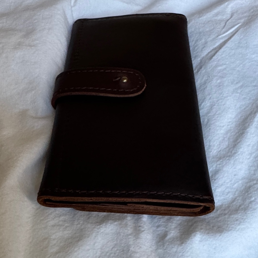Elegant Dark Brown Leather Wallet - Picture 4 of 8